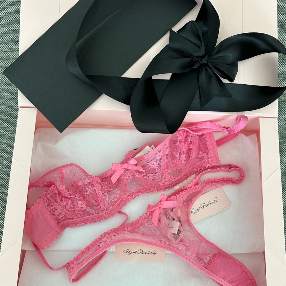 Agent Provocateur Sachaa Bra 32A and Thong Size 1 Set Pink